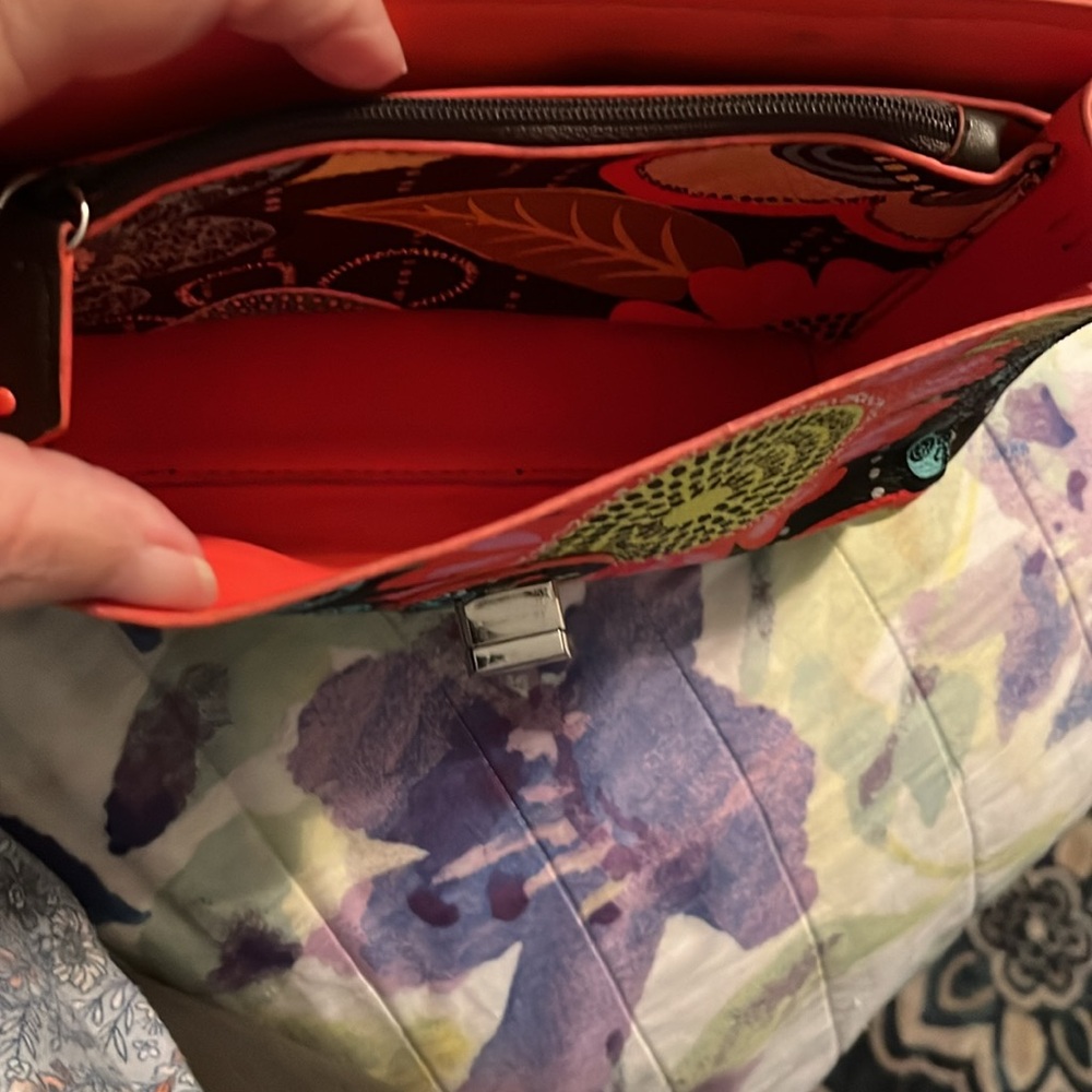 Vera Bradley Crossbody - Picture 7 of 8